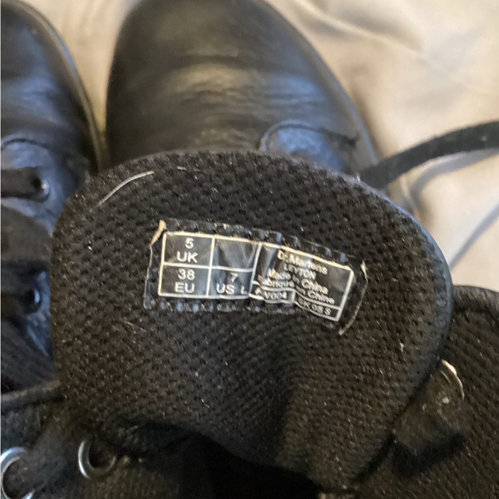 Dr. Martens black Leyton ankle boot - Picture 10 of 10